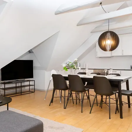 Apartment In An Oasis Of Life, Comfort & Style
