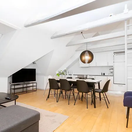In An Oasis Of Life, Comfort & Style Apartment