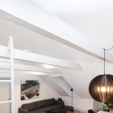 Apartment In An Oasis Of Life, Comfort & Style